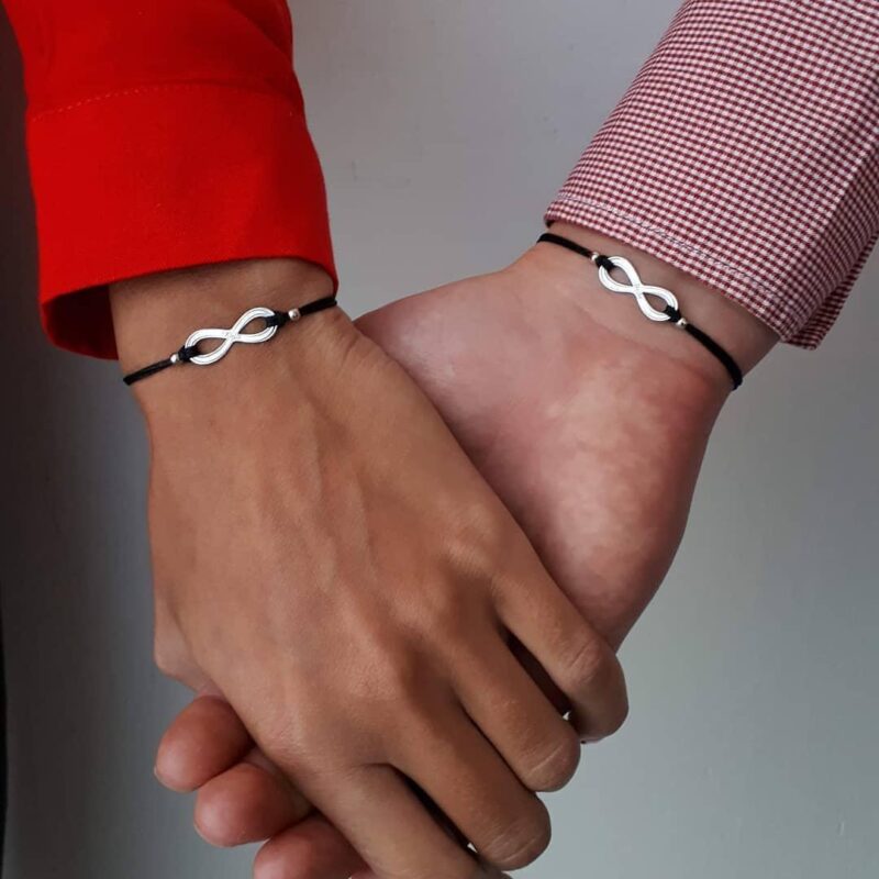 Браслет-красная-нить-с-фигуркой-знак-бесконечности-из-серебра-925-пробы-гравировка-текста-4