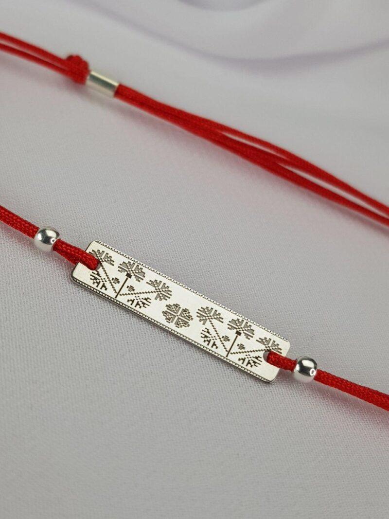 Браслет-красная-нить-серебро-с-индивидуальной-гравировкой-2