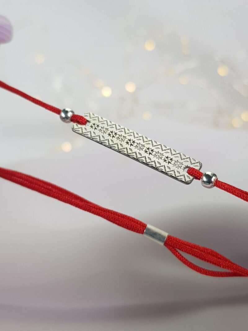 Браслет-красная-нить-серебро-с-индивидуальной-гравировкой-3