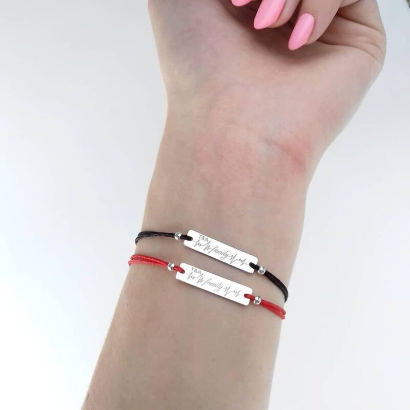 Браслет-красная-нить-серебро-с-индивидуальной-гравировкой-4