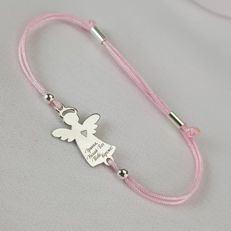 Браслет-на-шелковой-нитке-с-серебряной-фигуркой-ангела-гравировка-Браслет-красная-нить-2