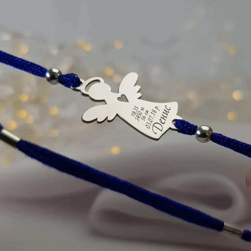 Браслет-на-шелковой-нитке-с-серебряной-фигуркой-ангела-гравировка-Браслет-красная-нить